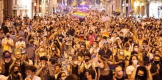 España: aún no hay detenciones por el crimen de Samuel y la marcha en Madrid terminó con choques entre policías y manifestantes