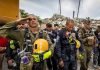 Cuerpos de rescate rinden tributo a las víctimas del Champlain Towers tras dos semanas del derrumbe en Miami