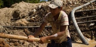 Indígenas venezolanos son esclavizados para sostener a las mafias del oro de sangre en Guyana