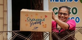 Ecuador: municipalidad entrega kits de alimentos para incentivar a la población a vacunarse contra el COVID-19