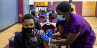 La OMS recomienda no administrar una tercera dosis de la vacuna contra el Covid-19