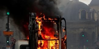 Francia y Grecia en llamas: se reportan masivas protestas contra la inmunización obligatoria y las restricciones a los no vacunados