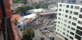 Largas cola para surtir gasolina generan protestas en El Llanito (+ Vídeo)