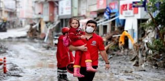 Ascienden a 27 los fallecidos por las riadas en el norte de Turquía