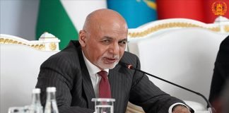 Presidente de Afganistán abandona el país ante el asedio talibán