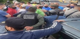 Protestan en la carretera Panamericana por falta de gasolina