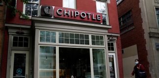 La escasez de mano de obra en EEUU eleva a 15 dólares el salario medio por hora