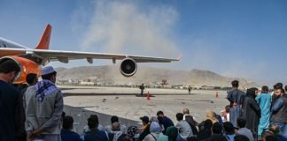 Al menos seis personas murieron en el caos del aeropuerto de Kabul