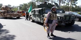 Talibanes tomaron el control de otras dos capitales regionales en Afganistán