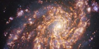 NASA captura nueva imagen de una impresionante galaxia espiral
