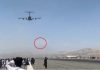 Caos en Afganistán: personas caen de un avión en su desespero por huir de Kabul (+VIDEO)