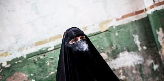 Talibanes prohibieron trabajar a mujeres en emisoras de radio de Ghazni