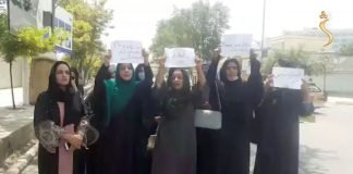 Primera protesta feminista en Kabul tras la llegada de los talibanes Protesta femenina por los talibanes
