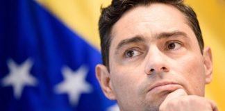 Vecchio denuncia «chantaje» por parte del chavismo