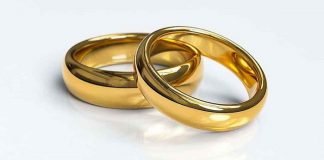 Robó 4 anillos de oro y se los tragó para no ser descubierto