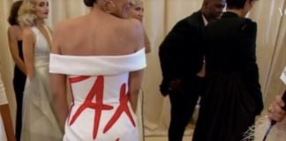Ocasio-Cortez usa vestido con mensaje «Impuestos para los Ricos» en la MET Gala cuya entrada es de $30.000