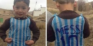 Niño afgano de la camiseta de plástico de Messi teme a los talibanes niño afgano