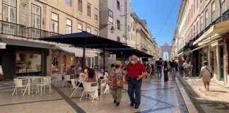 Portugal eliminó la mascarilla en la calle pero no en las aulas