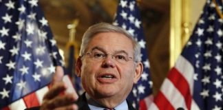 Senador Bob Menéndez respaldó negociaciones para restaurar democracia en Venezuela