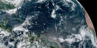 Meteorólogos de EEUU vigilan desarrollo de tres sistemas en el Atlántico