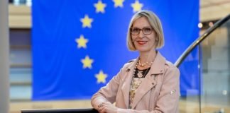 Becerra dice que UE legitima unas elecciones en Venezuela carentes de democracia