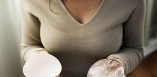 Trabajador de la morgue robó prótesis mamarias del cadáver de una mujer