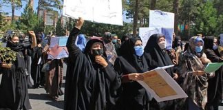 Mujeres afganas protestan para pedir a talibanes sus derechos