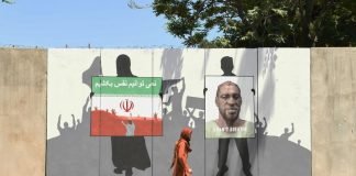 Talibanes pintan mural de George Floyd en Kabul mural taliban
