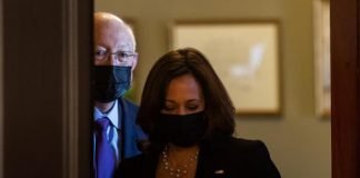 Desaprobación de Kamala Harris como vicepresidenta roza el 50%