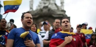 Migrantes venezolanos convocan a protesta en México en rechazo a la presencia de Maduro