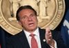 Denuncia por acoso sexual contra exgobernador Cuomo llega al juez