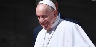 El papa aboga por un salario universal y la reducción de la jornada laboral