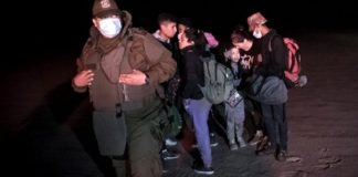 Venezolanos y haitianos cruzan caminos en la frontera de Chile y Perú