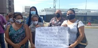 Familiares de los detenidos por el caso del hackeo a las pantallas del aeropuerto denuncian violación a derechos