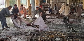 Realizan funeral masivo a víctimas del atentado del EI en Afganistán