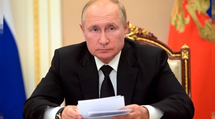 Putin da una semana de vacaciones a los rusos para frenar la pandemia