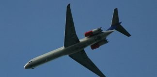 Se estrella y se incendia en Texas un avión con 21 personas a bordo y todas sobreviven