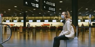 Países europeos y asiáticos vetan vuelos desde África por nueva variante de la Covid-19