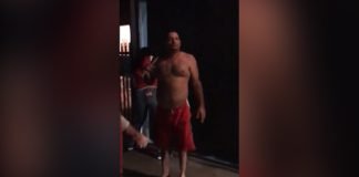 Chavistas con bates impiden ingreso de miembros de mesa en Maracaibo