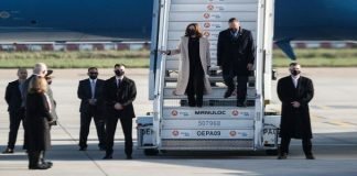 Kamala Harris llega a París para ultimar la reconciliación con Francia