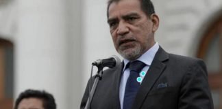 Ministro peruano renuncia tras ser acusado de organizar fiesta en pandemia