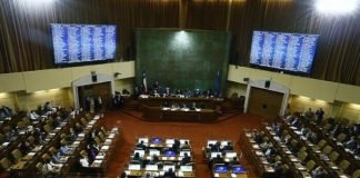 Aprueban realizar juicio político al presidente Sebastián Piñera