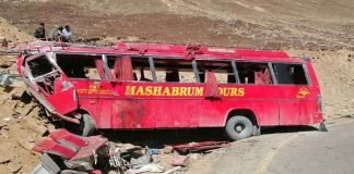 Al menos 22 muertos y 15 heridos en un accidente de autobús en Pakistán