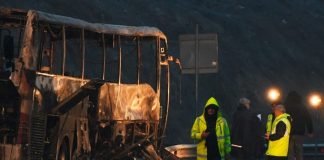 Mueren calcinadas 46 personas al incendiarse un autobús en Bulgaria