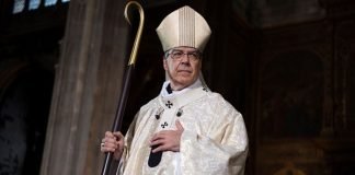 Papa acepta renuncia de arzobispo que mantuvo relación con una mujer