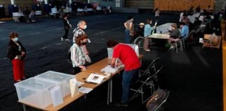 Centros de votación abren en Chile para crucial balotaje entre Boric y Kast