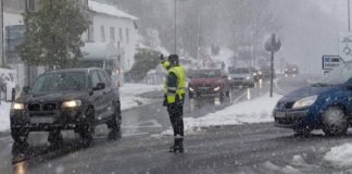 Al menos 62 carreteras y puertos afectados por temporal de nieve en España