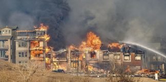 Incendio consume casi 600 casas y obliga a evacuar localidades en EEUU