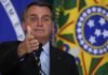 Bolsonaro anunció aumento del 10,18 % del salario mínimo en Brasil en 2022