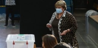 Bachelet votó y dijo que «la esperanza tiene que ganarle al miedo»